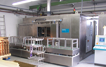 Kabinenwaschanlage f&uuml;r Metallteile in K&ouml;rben